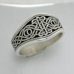 Medium Raru Knot Signet Ring