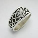 Celtic Dara Knot with 3 Interlocking Triangles in Circle